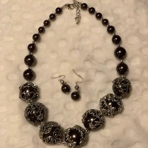 Gorgeous necklace and earrings.